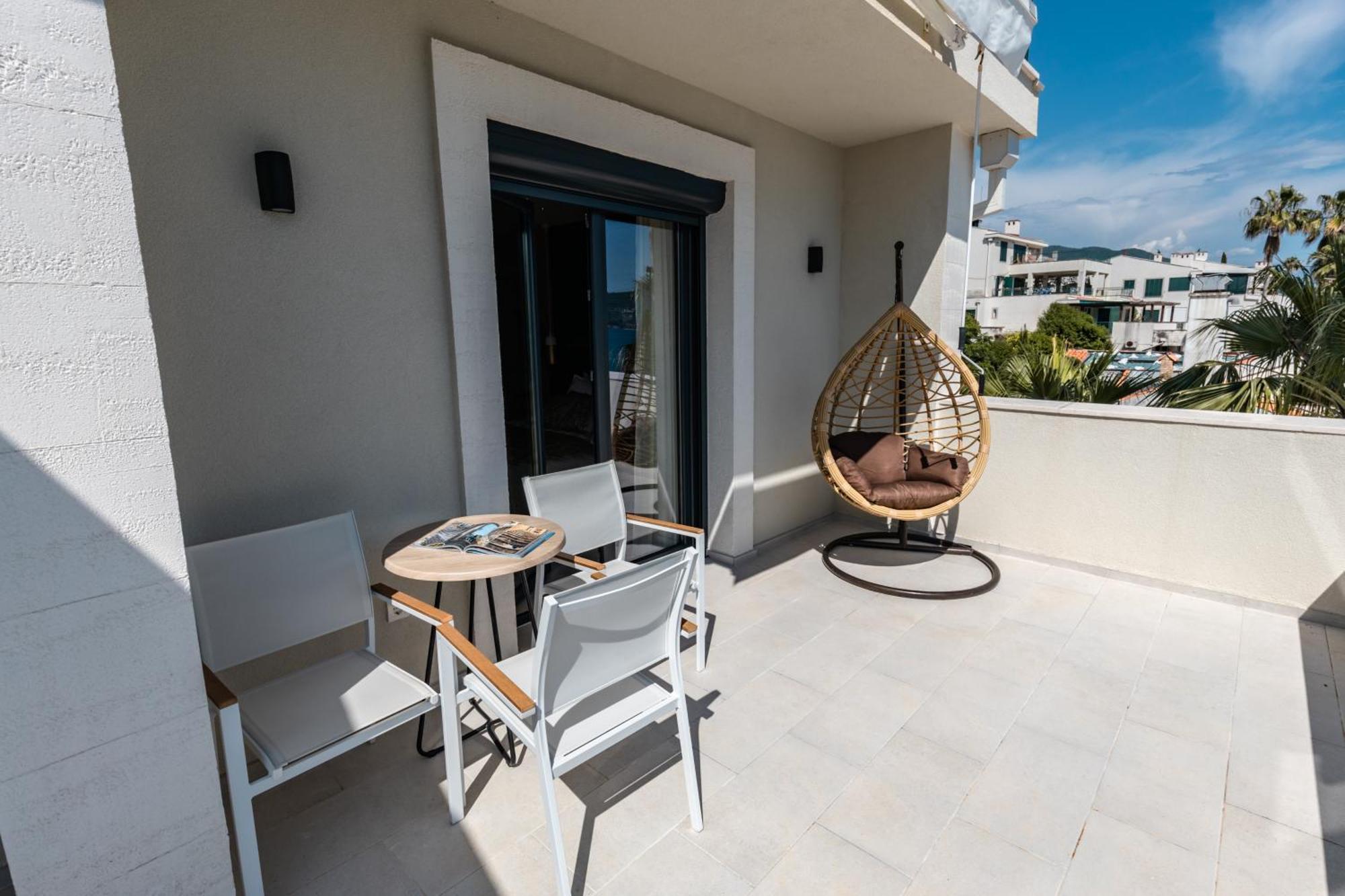 Hotel Vila Hedonija Herceg Novi Buitenkant foto