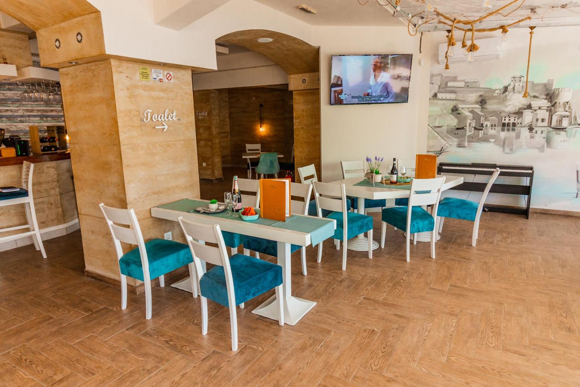 Hotel Vila Hedonija Herceg Novi Buitenkant foto