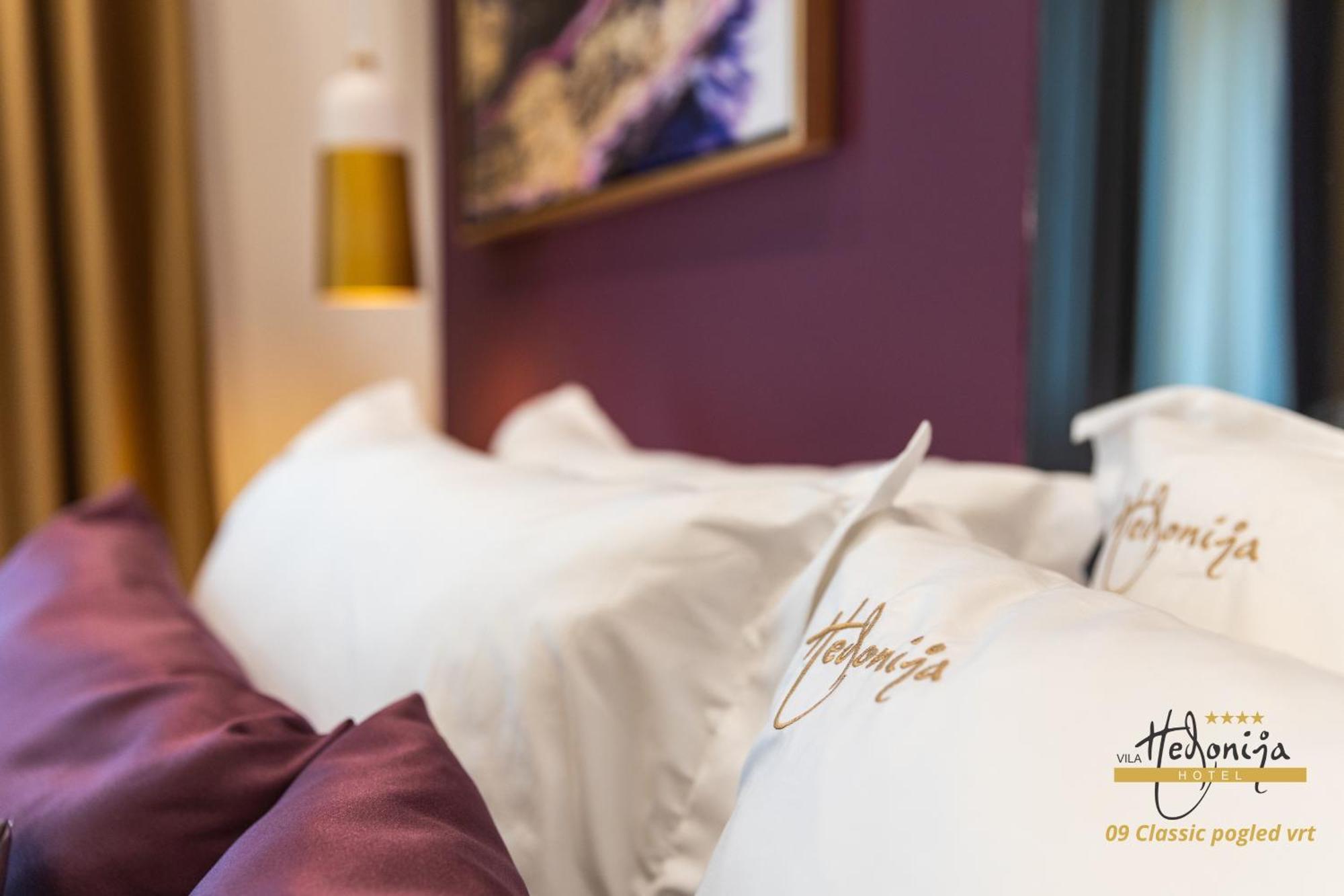 Hotel Vila Hedonija Herceg Novi Buitenkant foto